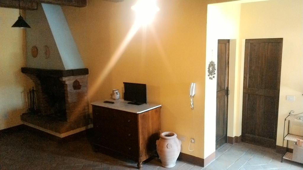 Casale Poggio Colpiccione Apartment Passignano sul Trasimeno Exterior photo